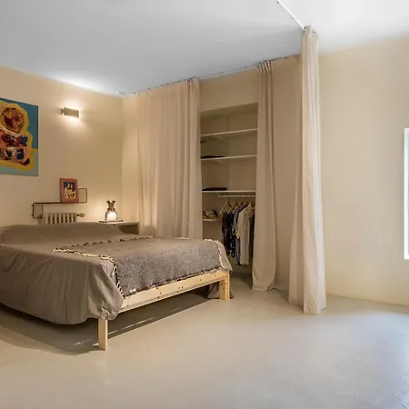 Holiday home Arty Studio In A Farm House *