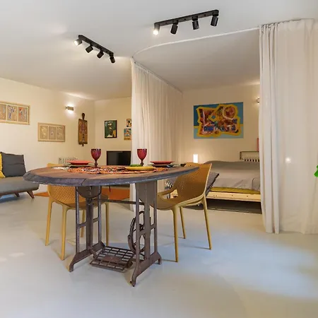 Arty Studio In A Farm House Holiday home *