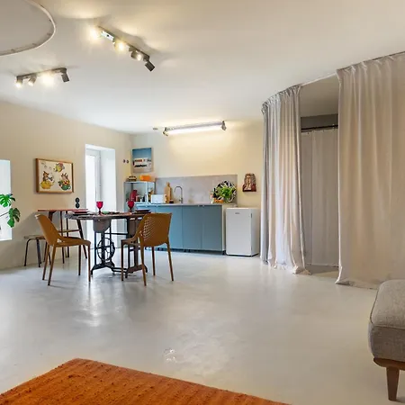 Holiday home Arty Studio In A Farm House *